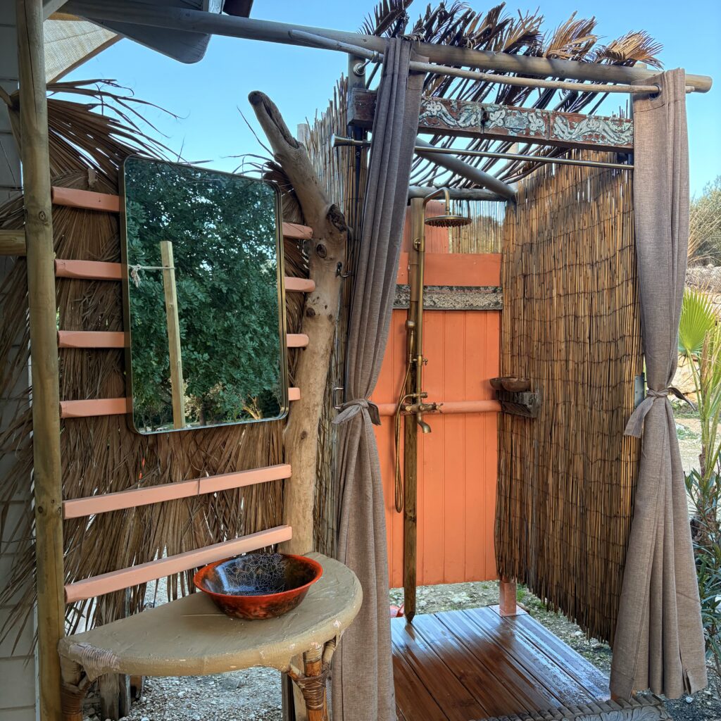 jungle shower can hippie